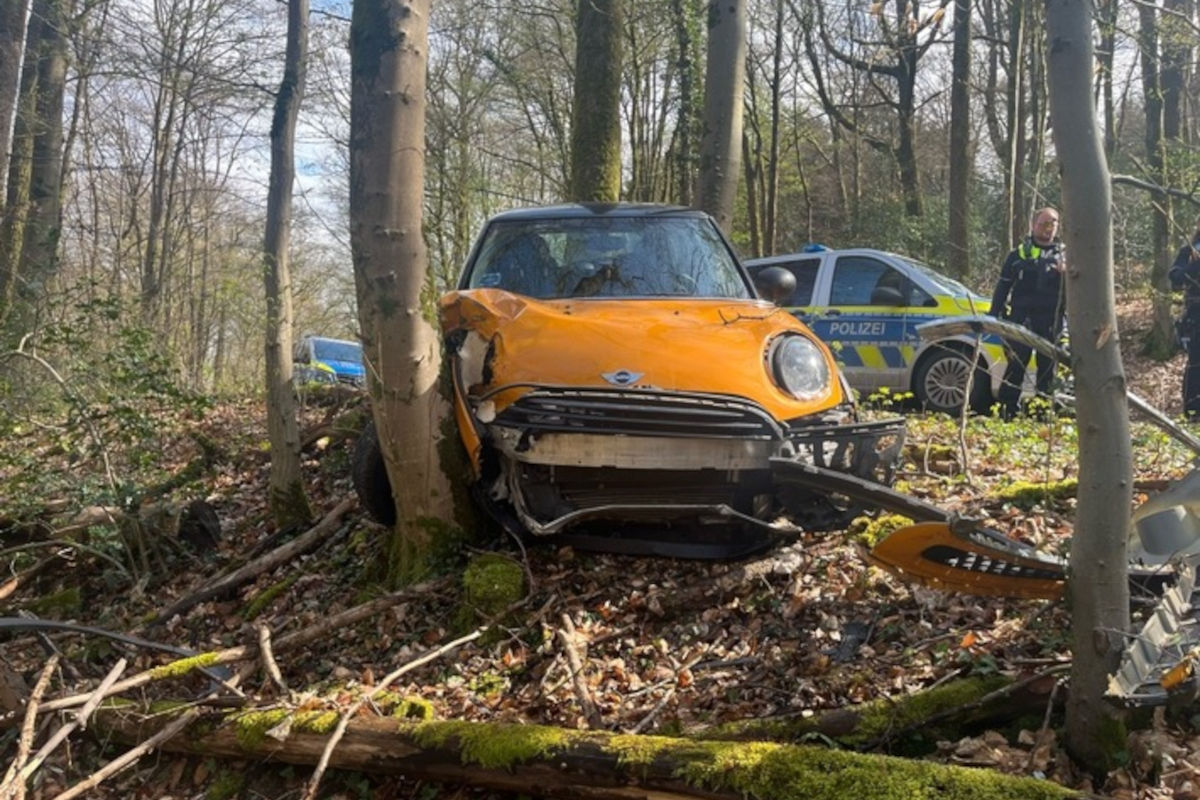 Oberwiehl – Unfallflucht endet im Gebüsch