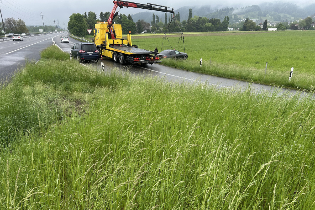 Kölliken/A1 AG – Kontrollverlust bei starkem Regen führt zu Unfall