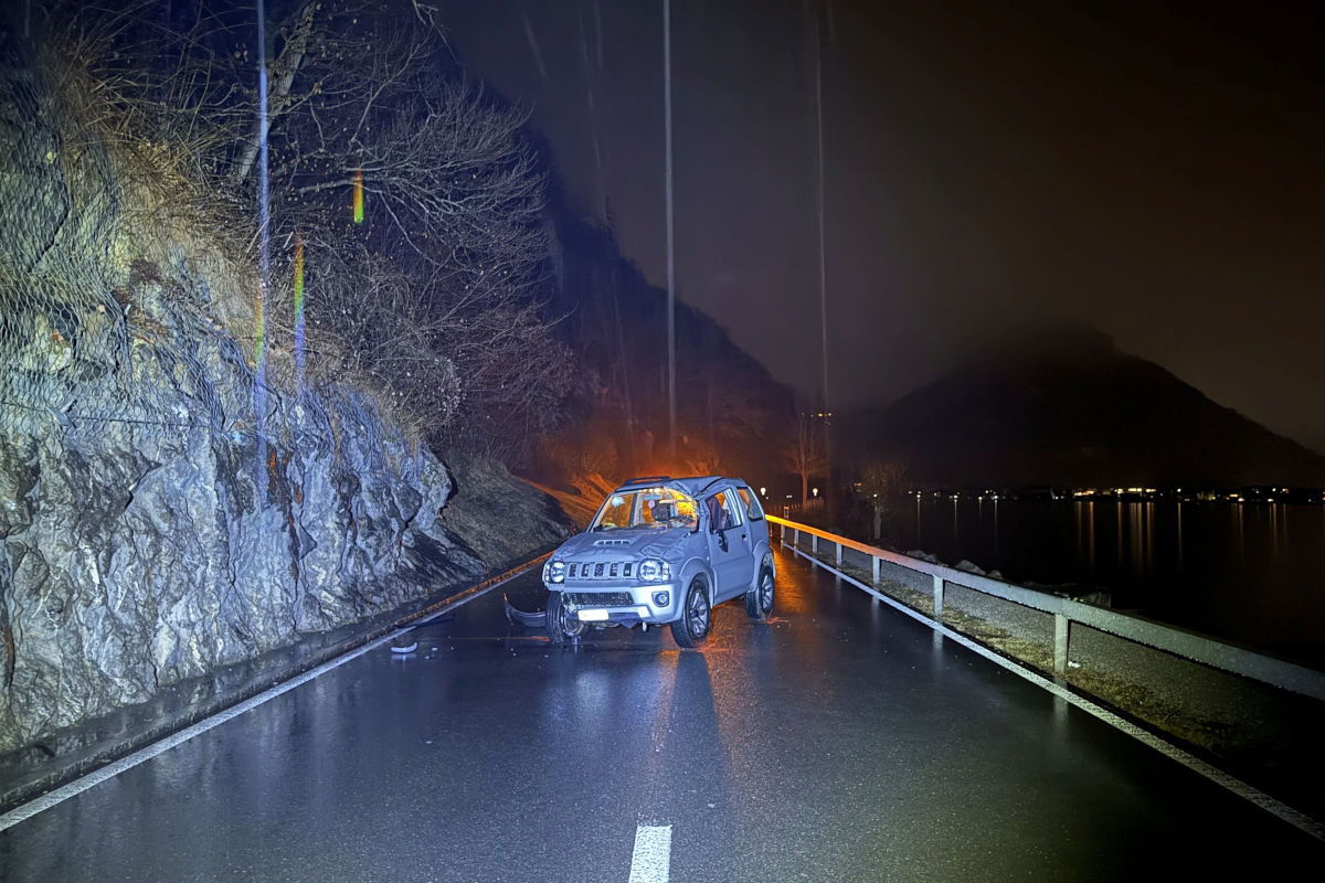 Unfall in Stansstad NW – Auto prallt gegen Felsen