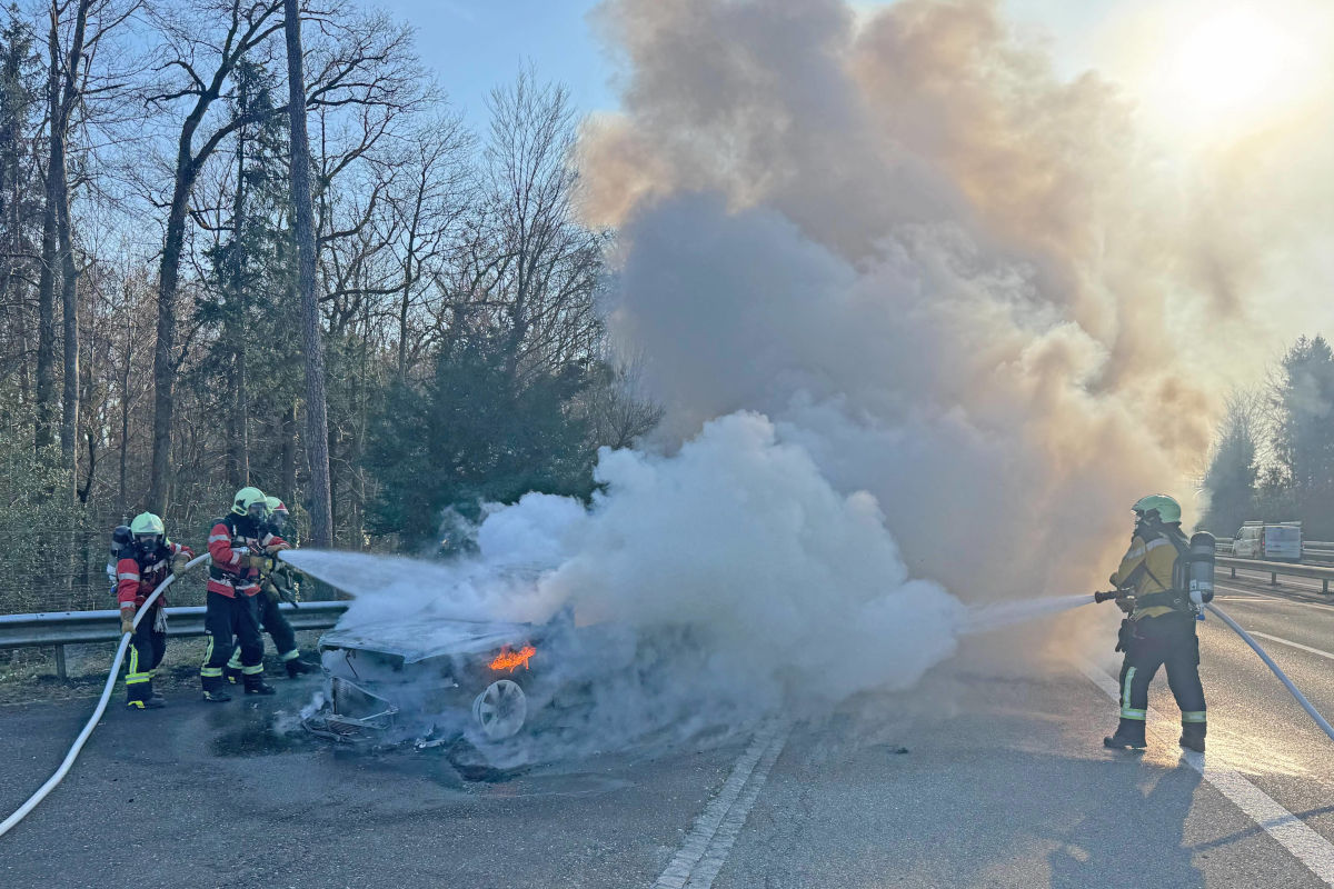 A7 Wäldi TG – Auto brennt auf Pannenstreifen aus