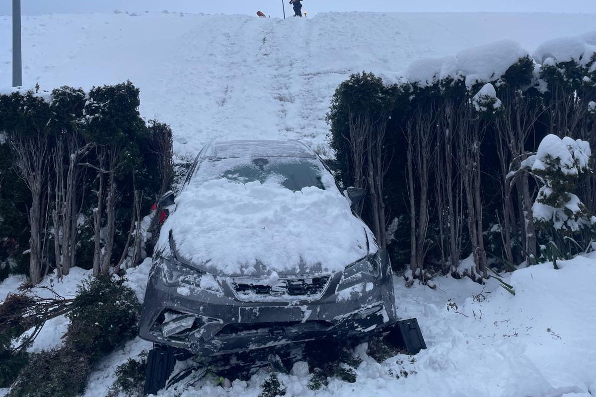 Unfall in Fraxern – Pkw stürzt Hang hinab