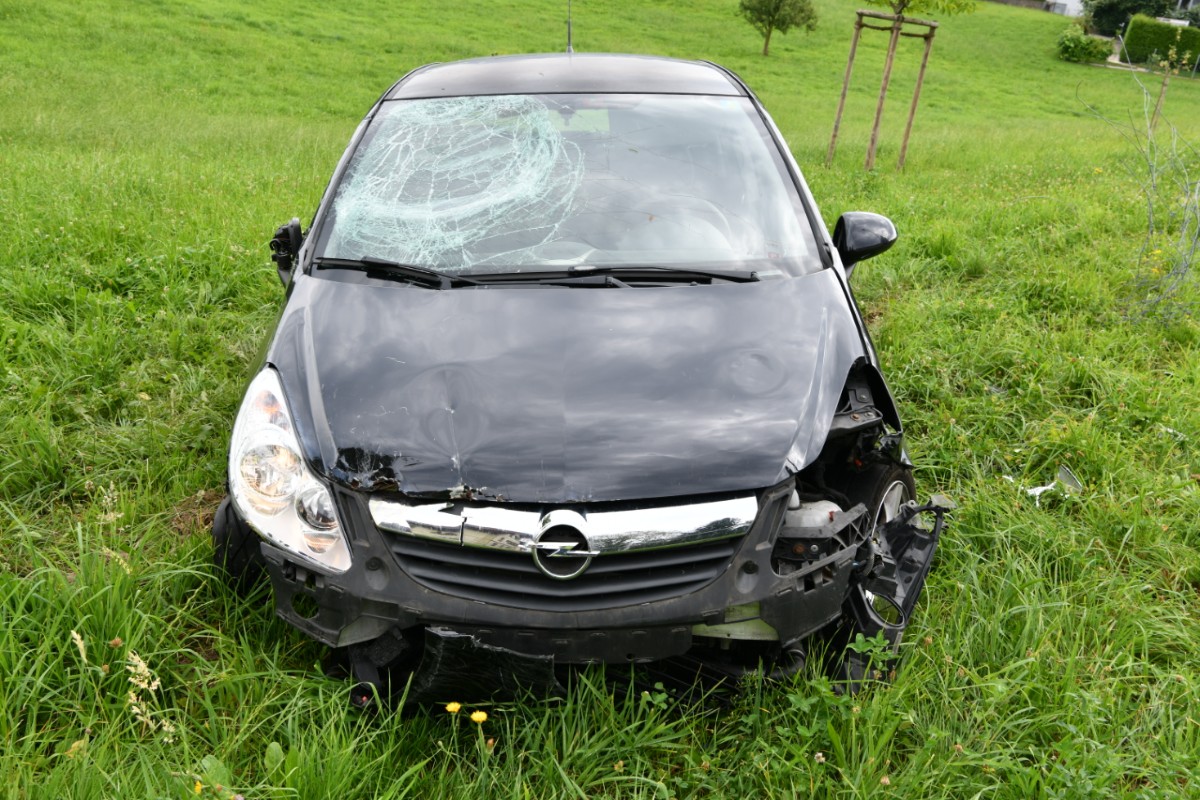Muri AG - Junger Opel-Fahrer verliert Kontrolle über seinen Corsa - Führerschein auf Probe weg