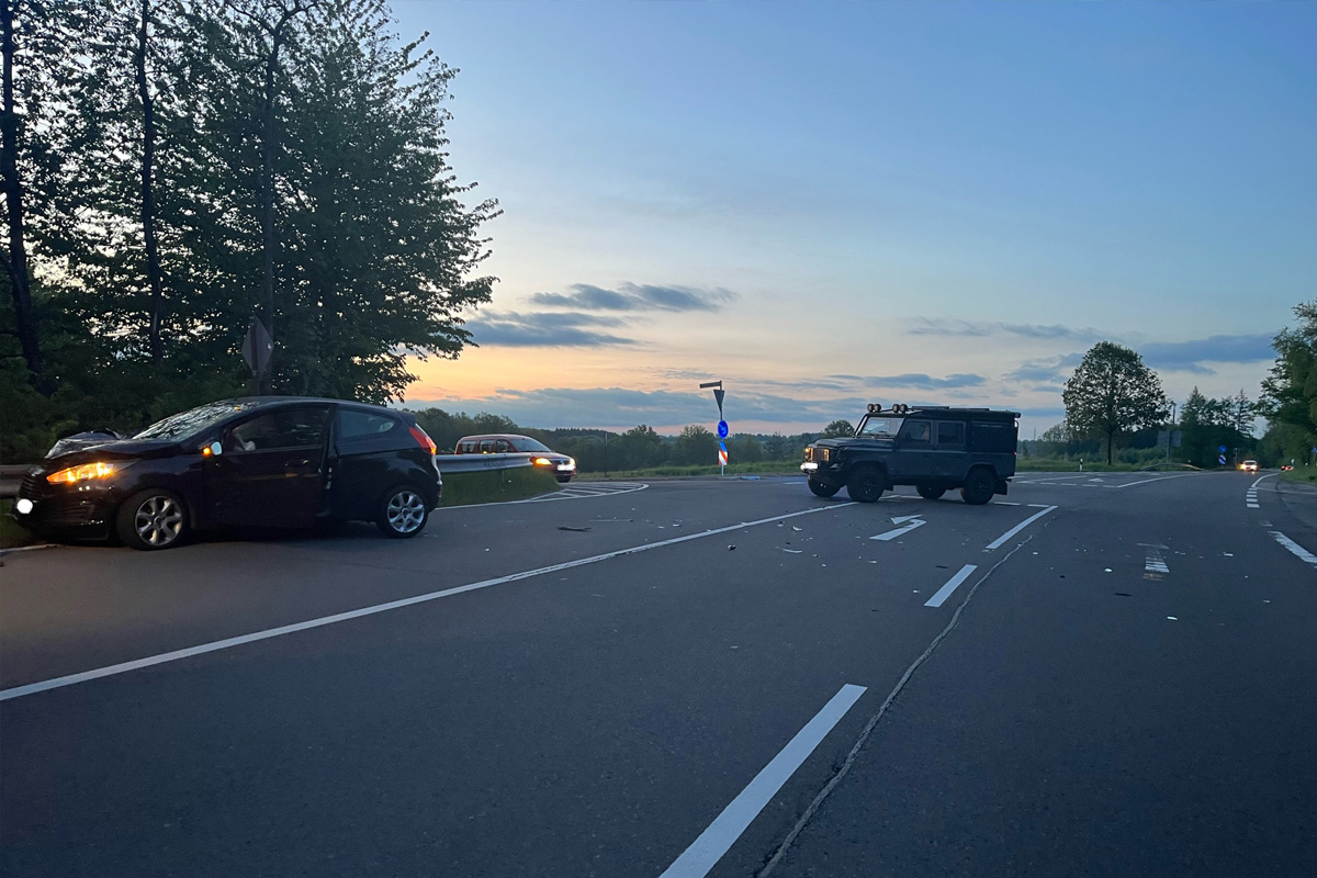 Wiehl – Ein Verletzter nach Vorfahrtsverstoß an Kreuzung