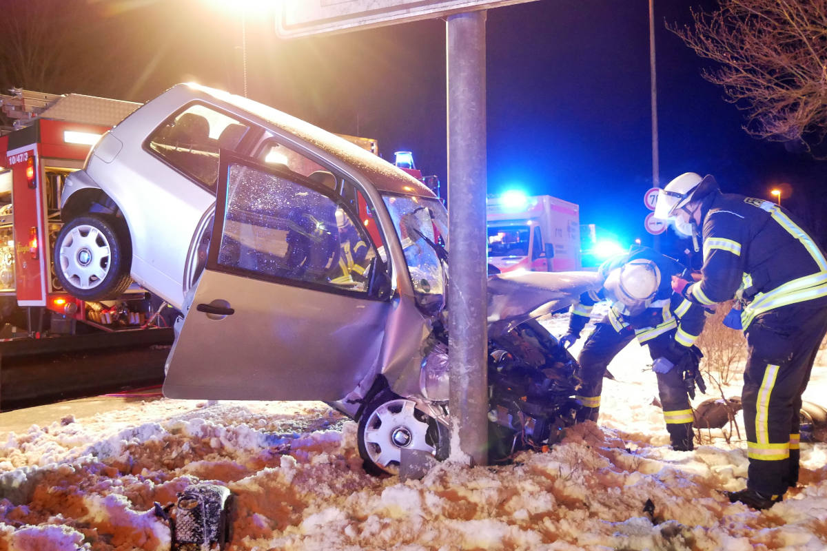 Celle – Person bei Unfall eingeklemmt