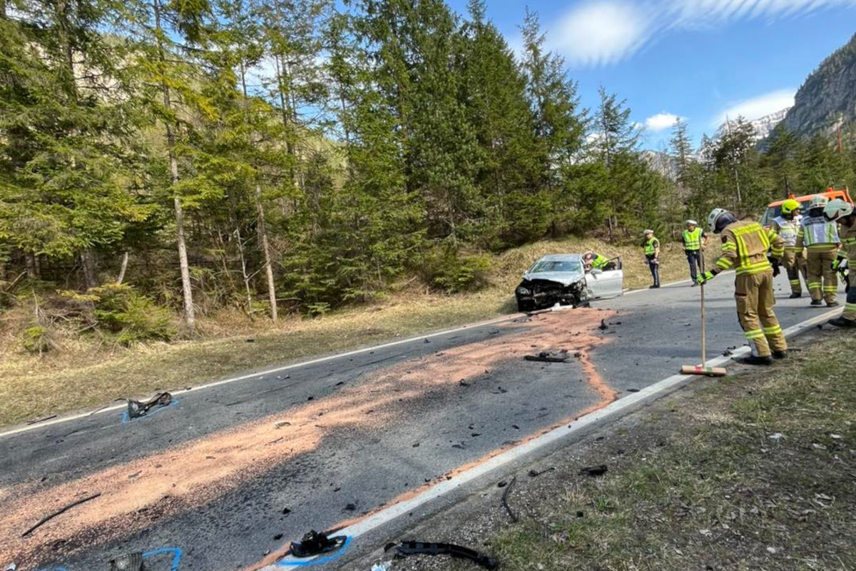 Unfall in Breitenwang – Lenkerin prallt gegen Felswand