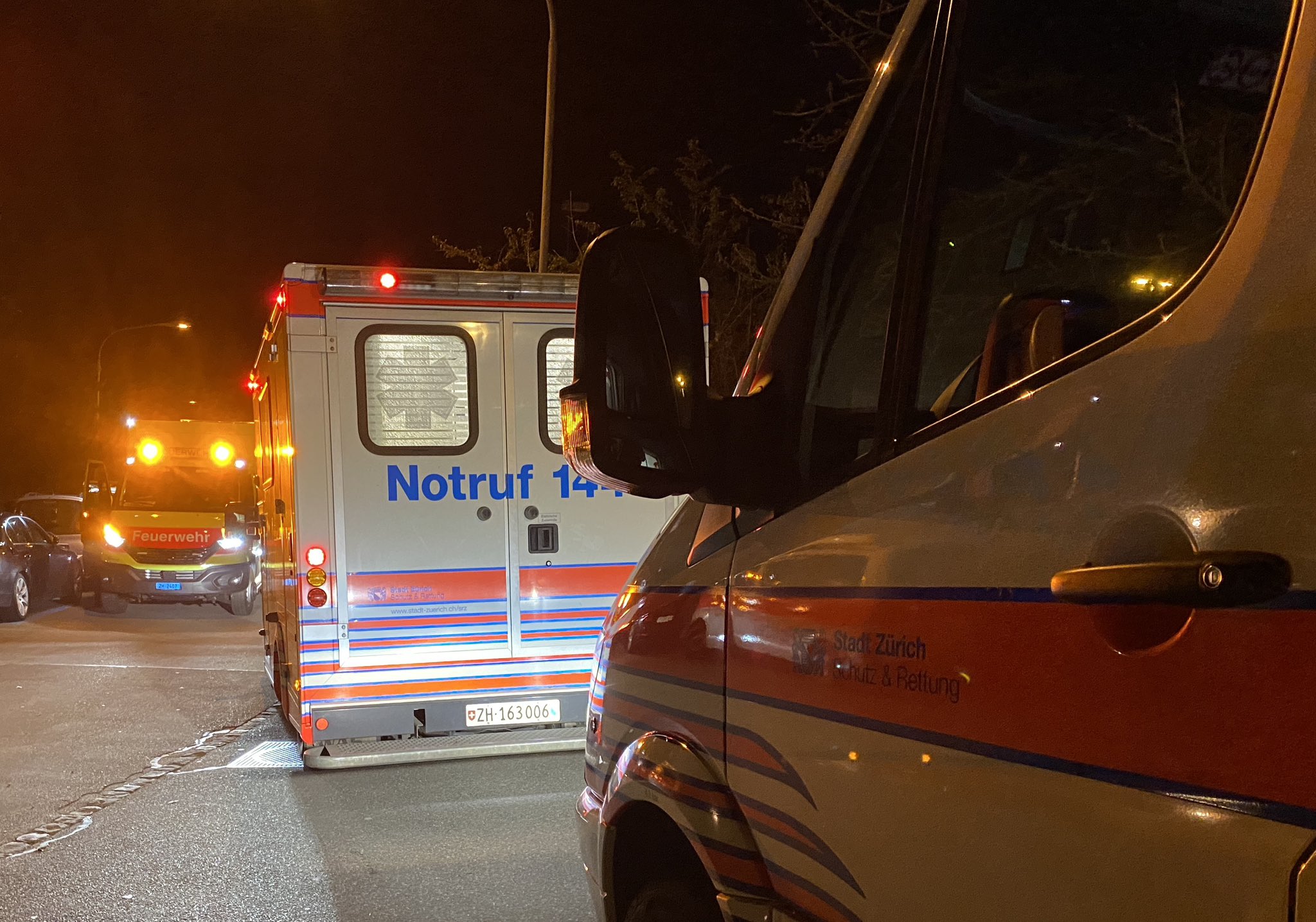 Stadt Zürich: Wohnungsbrand mit eingeschlossenen Personen – Säugling und Eltern unverletzt