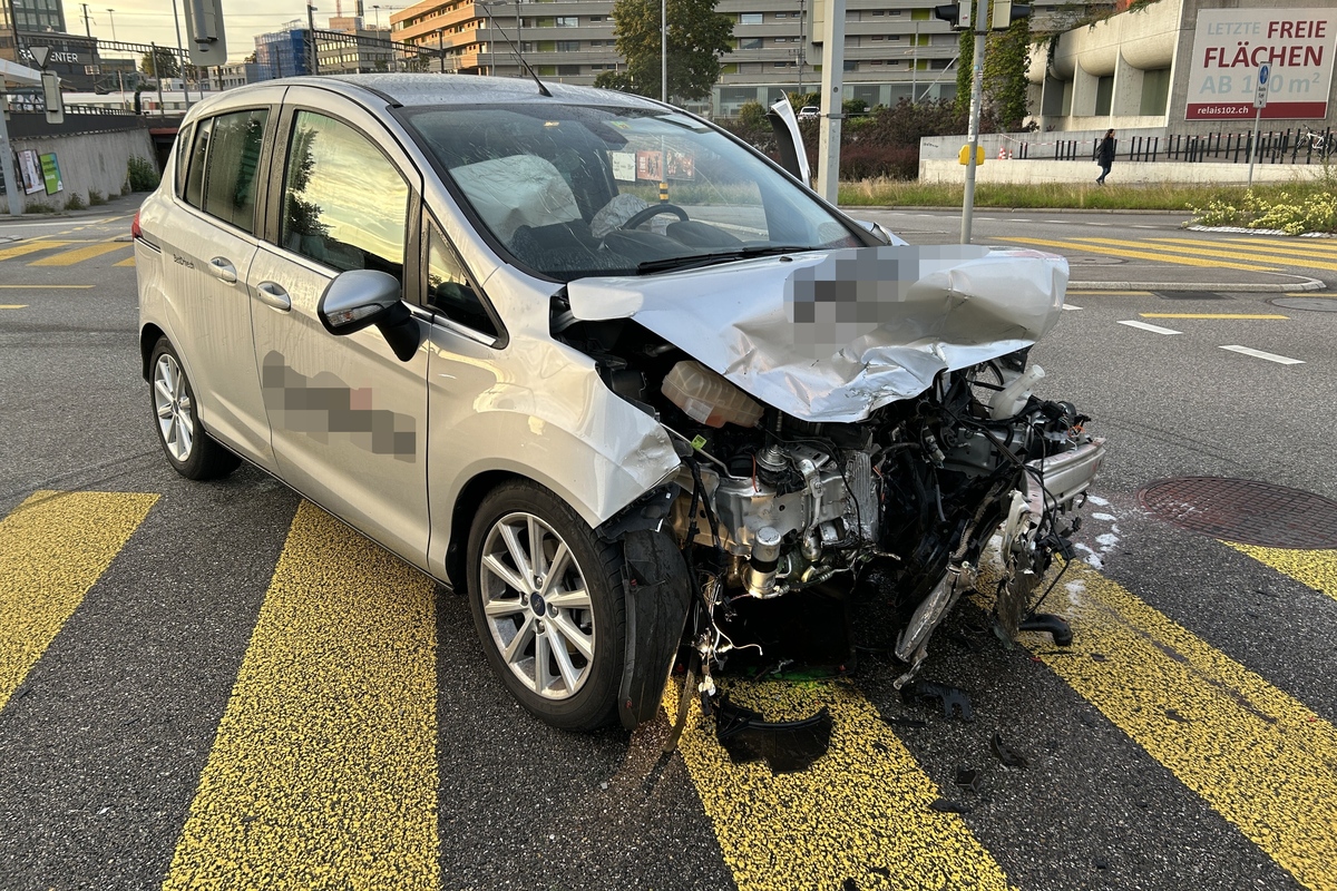 Aarau AG - Unfall nach Rotlichtmissachtung 