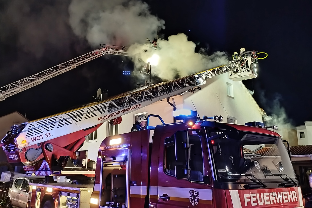 Weingarten – 130 Einsatzkräfte bei Brand von Wohnhaus im Einsatz