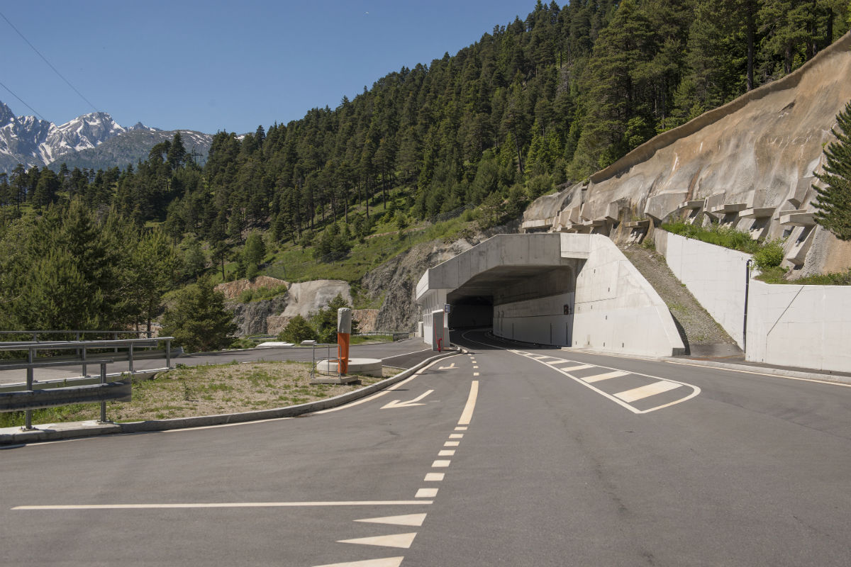 Sicherheitsstollen Kerenzerbergtunnel - Bohrarbeiten für künftigen Lüftungsschacht 