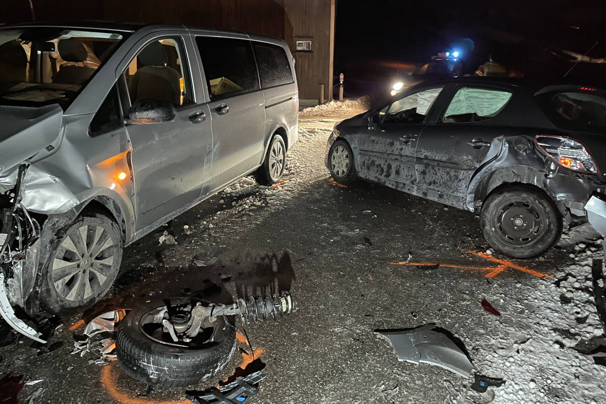 Trogen AR – Kollision zwischen zwei Fahrzeugen