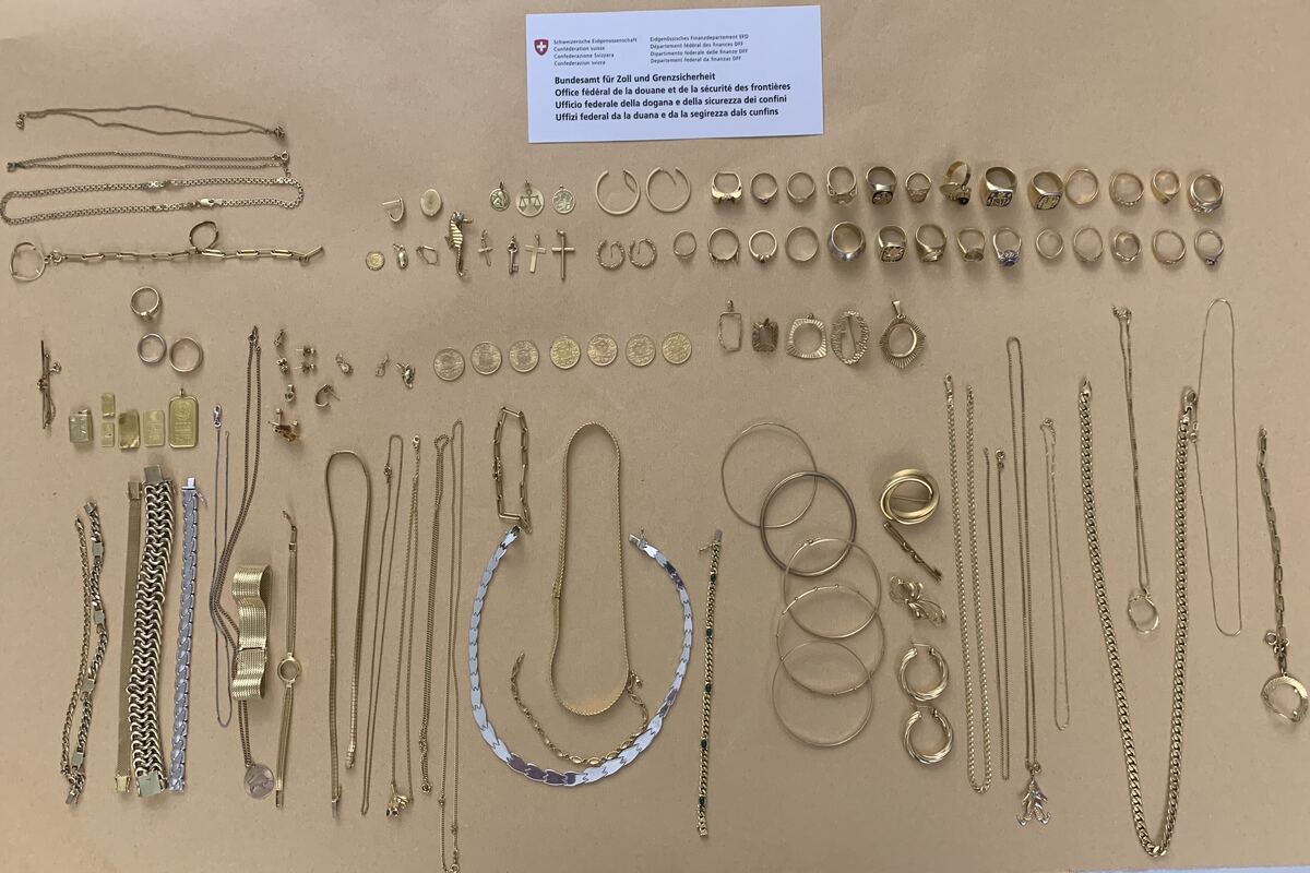 Pratteln BL - Mutmassliches Diebesgut während einer Kontrolle gefunden