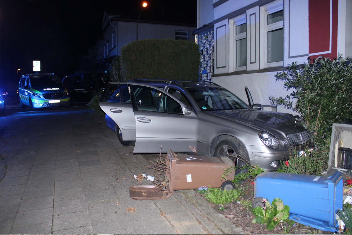 Essen – Jugendliche stehlen Mercedes und flüchten vor Polizei