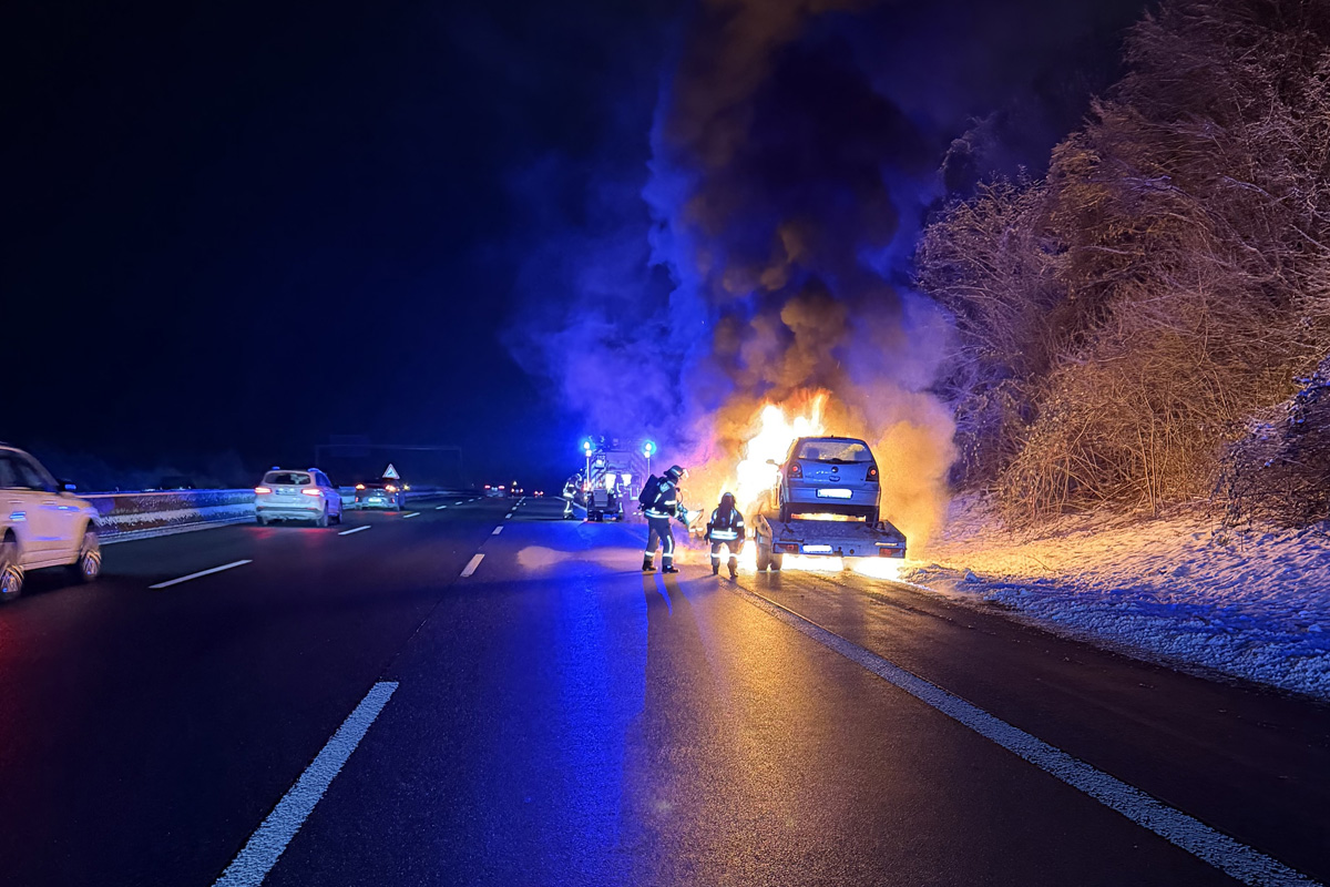 Remscheid – Autotransporter brennt auf A1
