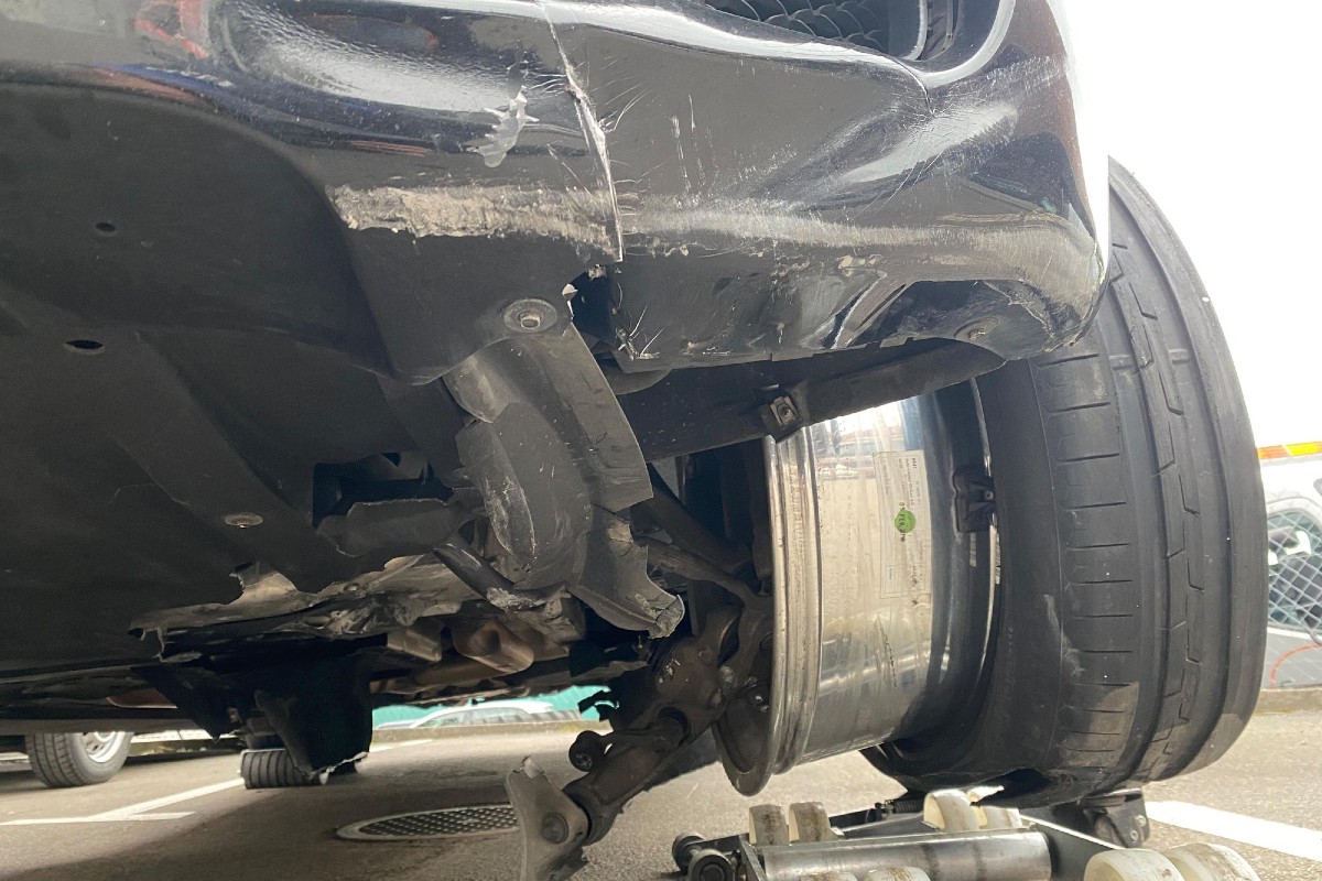 Risch Rotkreuz ZG - Autorad macht sich selbstständig - Rolls Royce mit Totalschaden