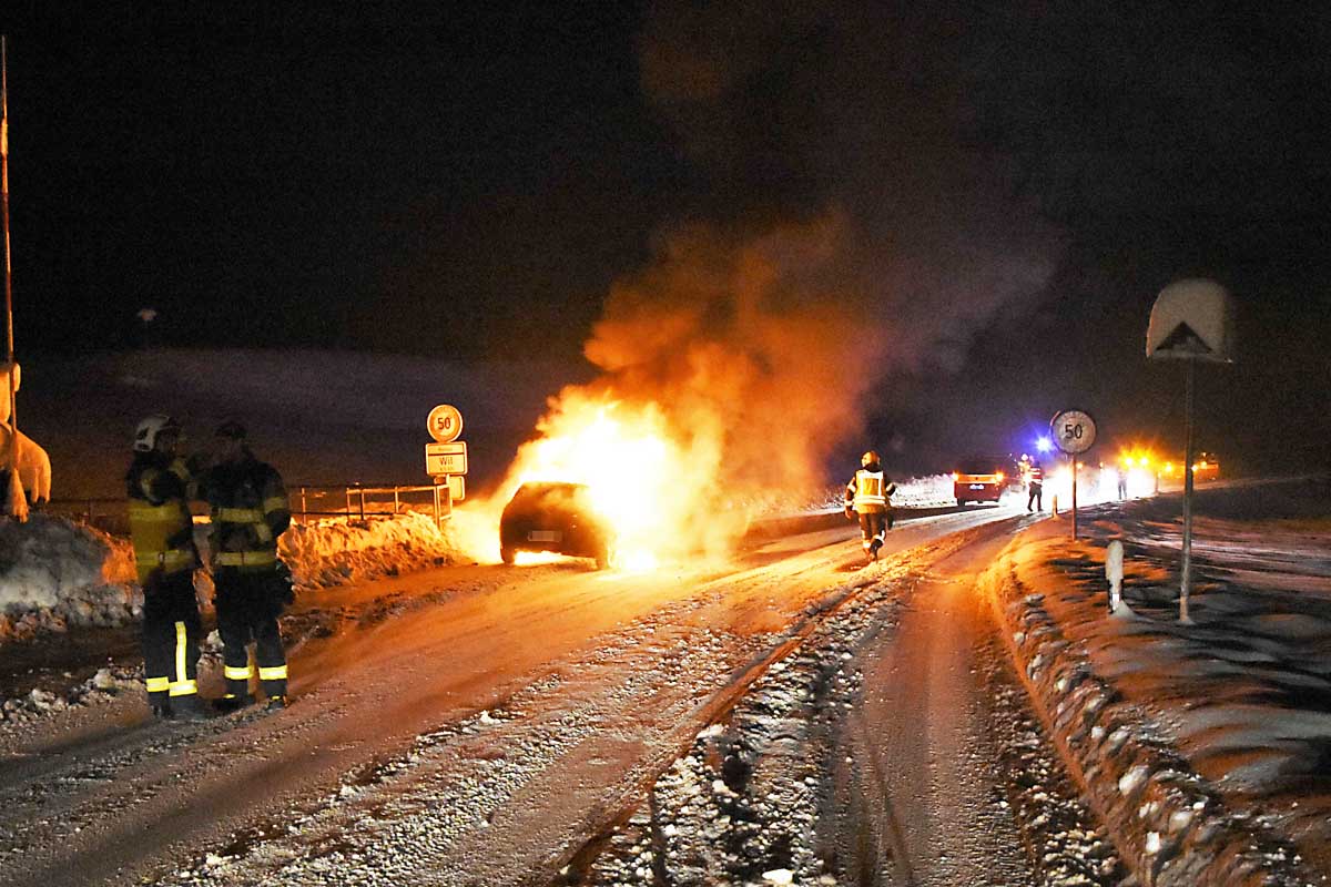 Niederuzwil SG - Fahrzeugbrand