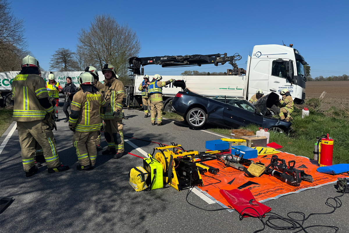 Ellerau – Schwerverletzte bei Unfall mit zwei Autos und Lkw