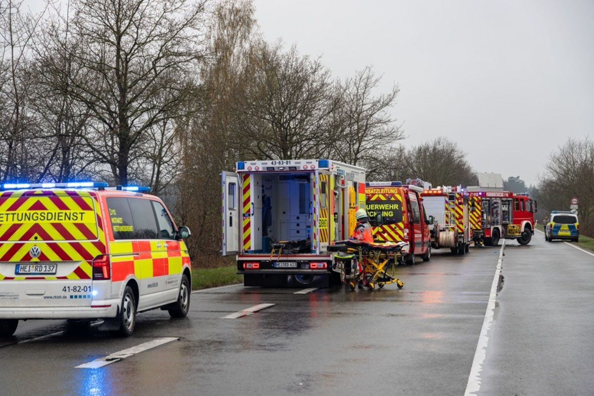 Rickling – Schwerer Unfall mit Lkw und Arbeitsbühne
