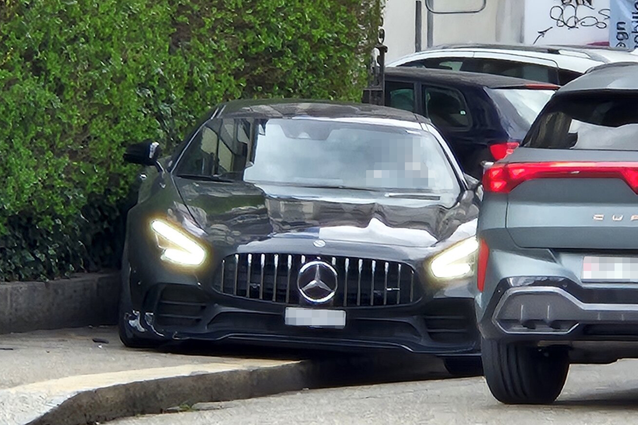 Kreis 7 Zürich – Mercedes-Lenker (18) nach Unfall festgenommen