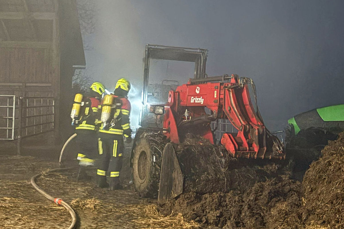 Kautzen – Radlader nahe Stallgebäude Brand geraten