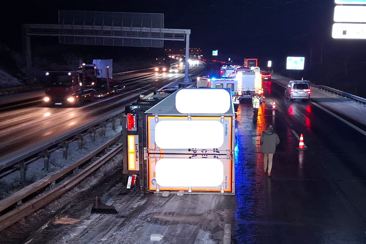 A1 Sittensen – Fahrer bei Unfall mit Sattelzug verletzt