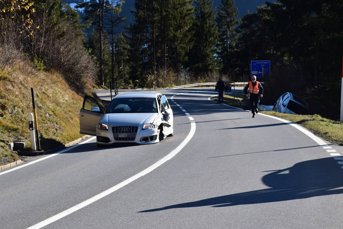 Laax GR – Mit zwei entgegenkommenden Autos kollidiert
