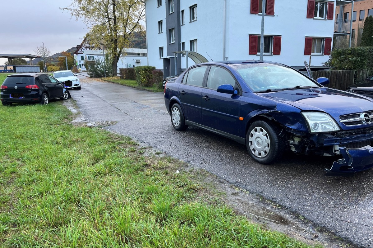 Ramsen SH - Frau kollidiert mit parkiertem Auto