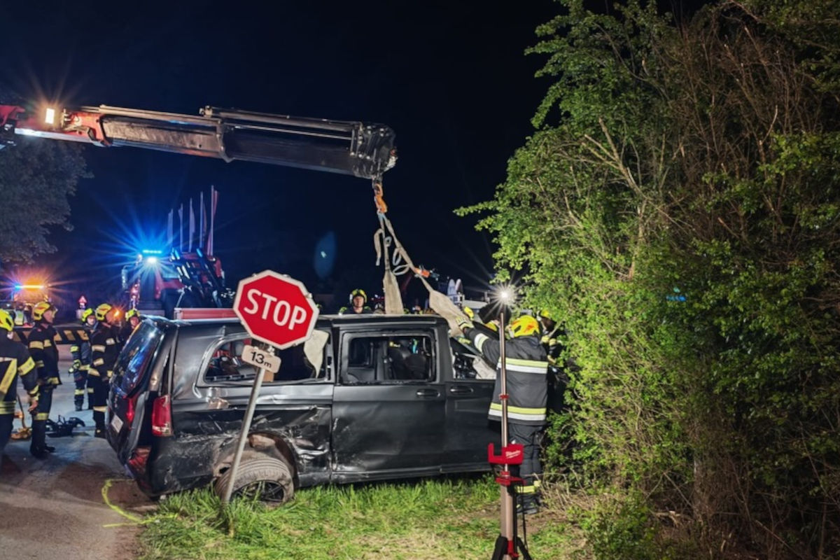 Atzenbrugg – Tödlicher Unfall mit mehreren Verletzten