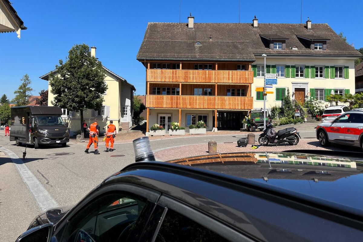 Uitikon-Waldegg ZH - Zeugen nach Unfall mit einem verletzten Rollerfahrer gesucht 