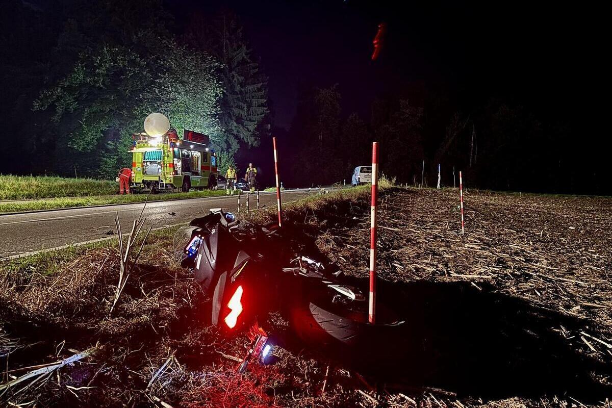 Dielsdorf ZH – Rega fliegt Motorradfahrer nach Unfall ins Spital 