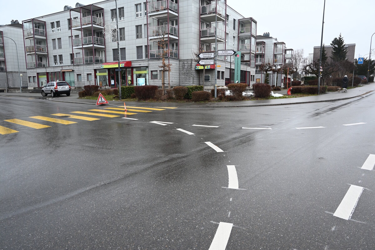 Unfall in Abtwil SG – Auto erfasst Fussgängerin beim Abbiegen