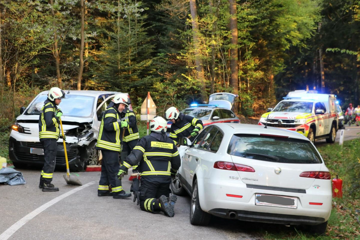 Maria Schmolln – Sieben Verletzte nach Unfall mit Kleinbus