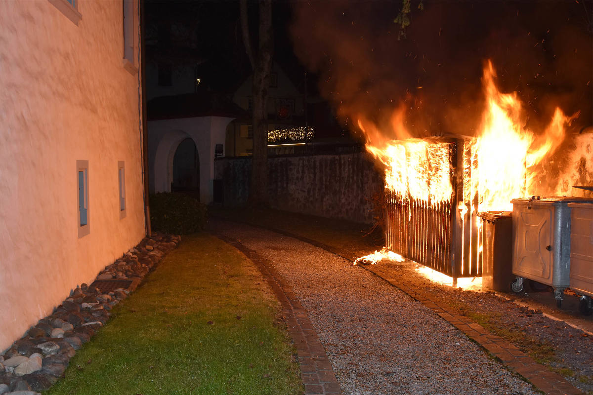 Zeugenaufruf in Stans NW – Brand eines Abfallunterstands