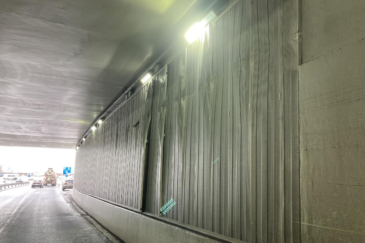 Schindellegi SZ - Tunnelwand beschädigt und weitergefahren