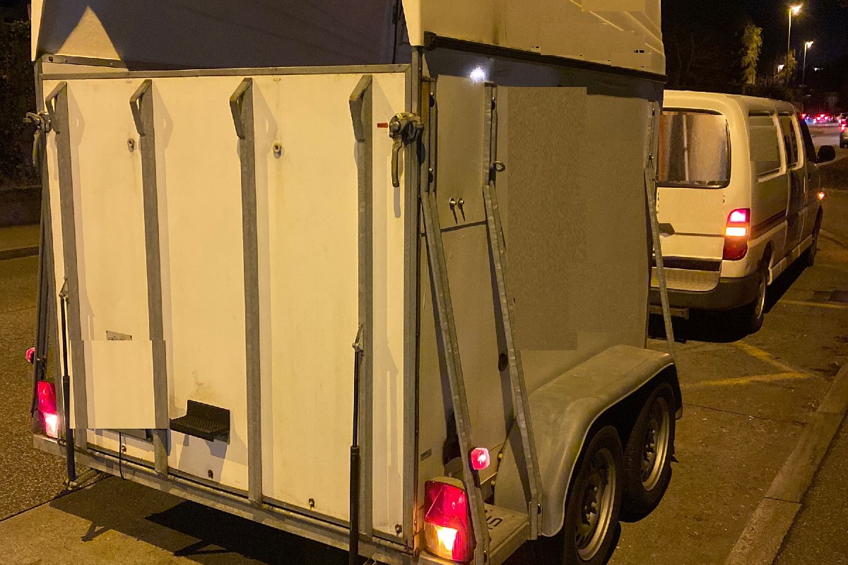 Bottmingen BL - Überholmanöver führt zu Streifkollision und Sturz