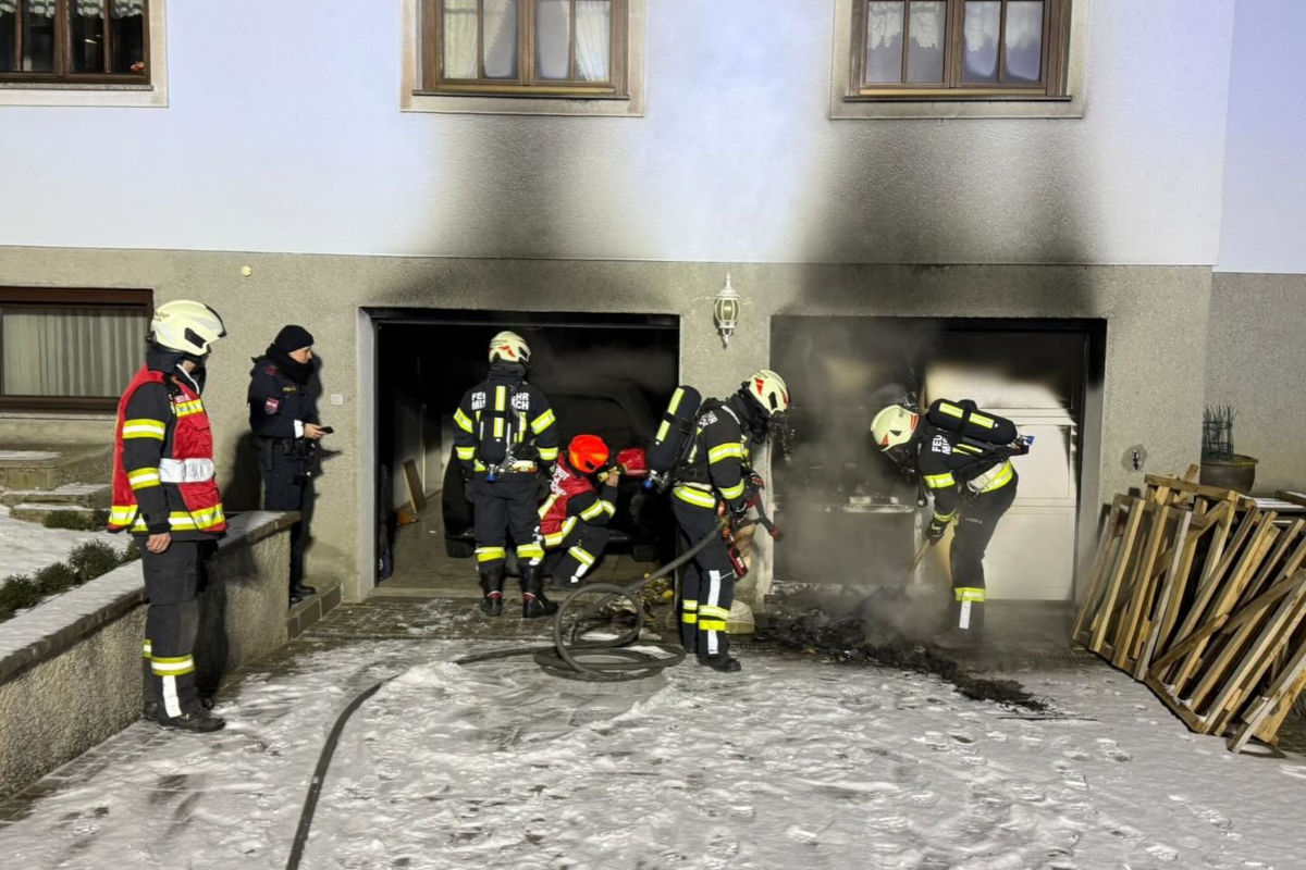 Buchkirchen – Mülltonne löst Brand in Garage aus