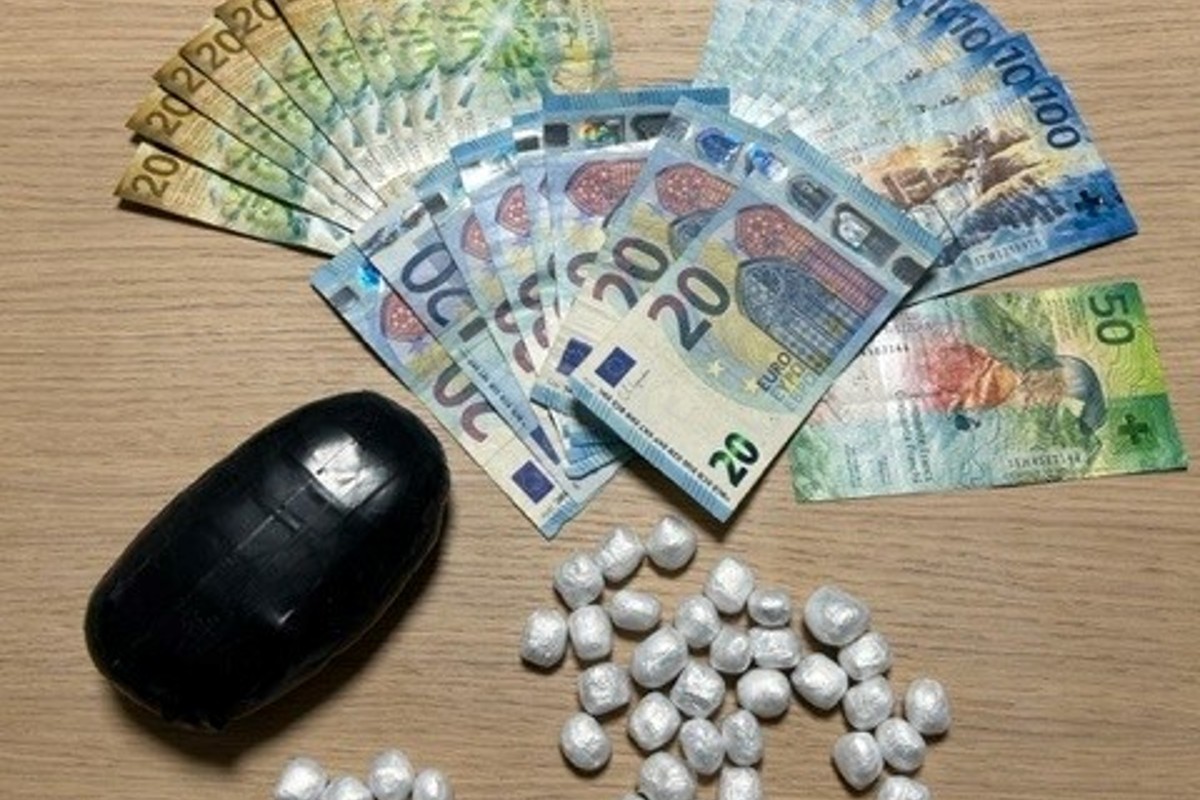 Stadt Zürich Kreis 5 - Fahnder beobachten Drogendeal – eine Person festgenommen