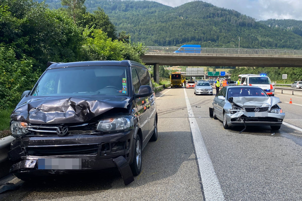 A2 Egerkingen SO – Drei verletzte Personen bei Auffahrunfall