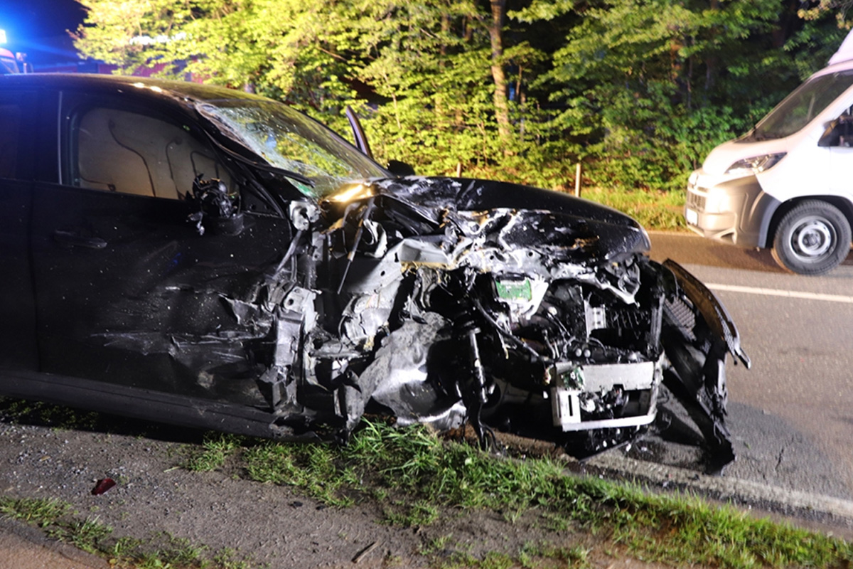 Solingen – Autofahrerin verursacht Unfall unter Alkoholeinfluss