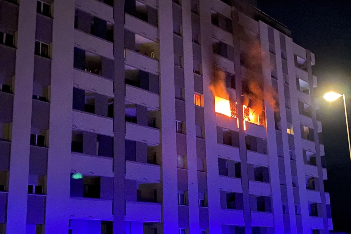 Collombey VS - Feuer bricht in Mehrfamilienhaus aus