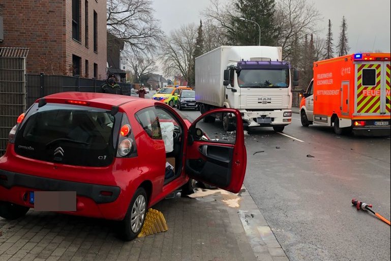 Eschweiler – Frau bei Selbstunfall schwer verletzt