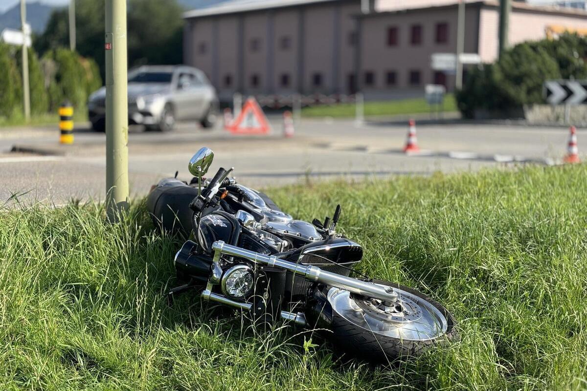 Wädenswil ZH - Motorradfahrer bei Unfall schwer verletzt