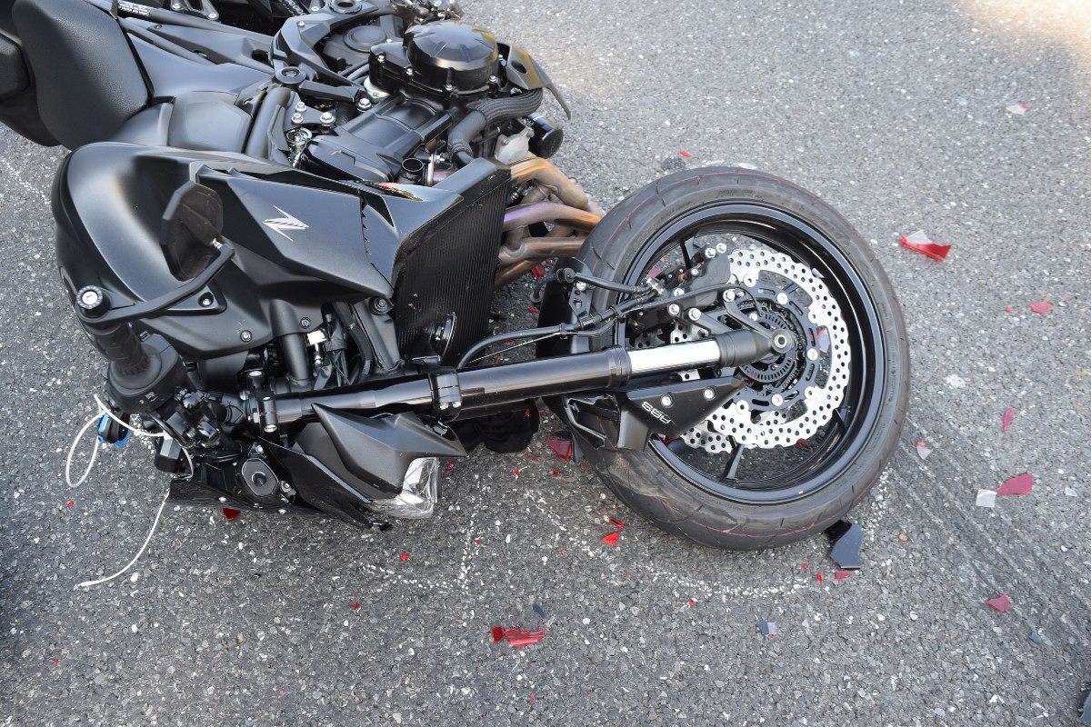 Tragischer Unfall in Ebikon LU - Motorradfahrer fährt in Heck von Sattelmotorfahrzeug und verletzt sich schwer