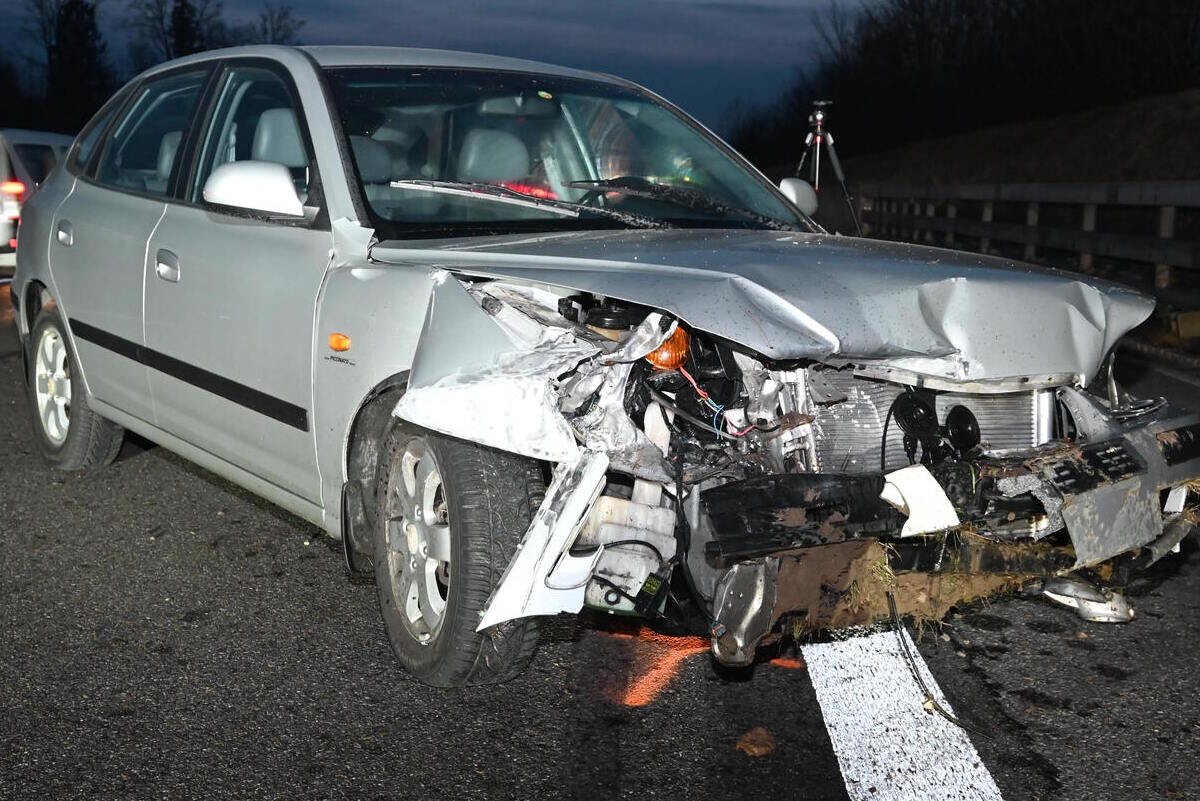 Züberwangen SG - Heftiger Unfall führt zu Stau auf der Autobahn A1 