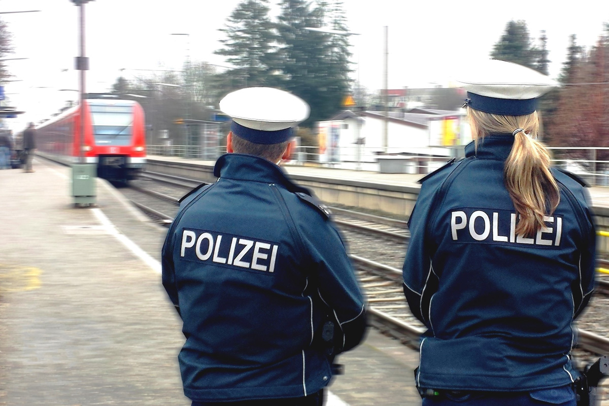 Freising – Mann spuckt Frau in Regionalzug an und attackiert sie