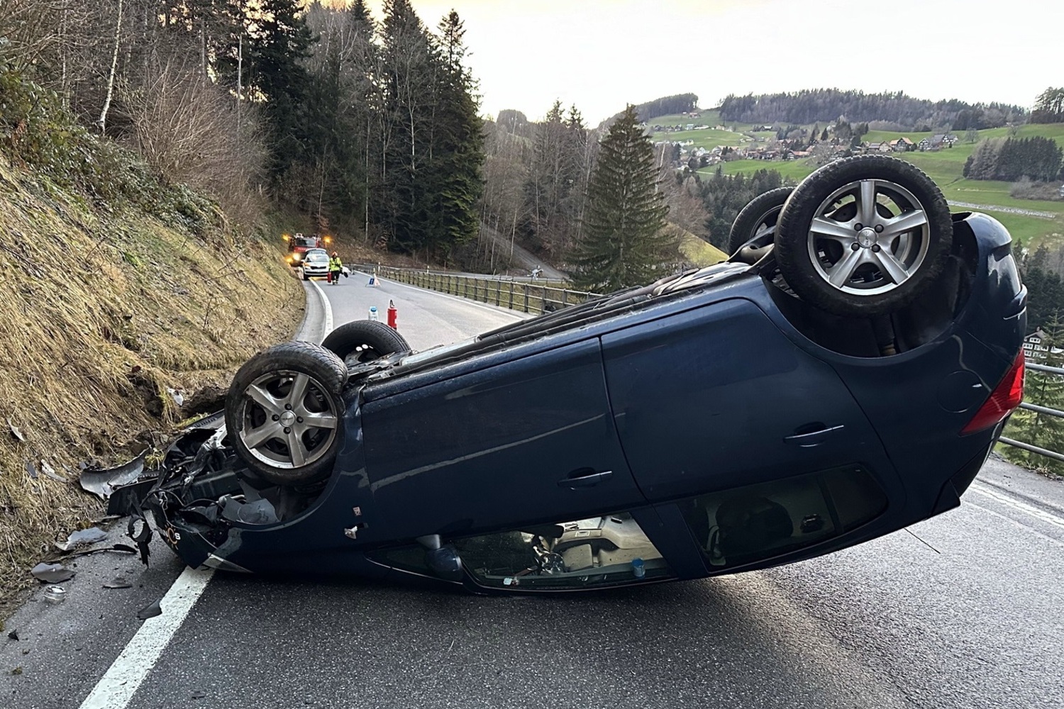 Unfall in Reute AR – Lenker verletzt, Auto Schrott