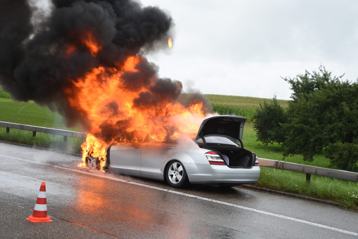  Gossau SG - Mercedes brennt auf Autobahn aus