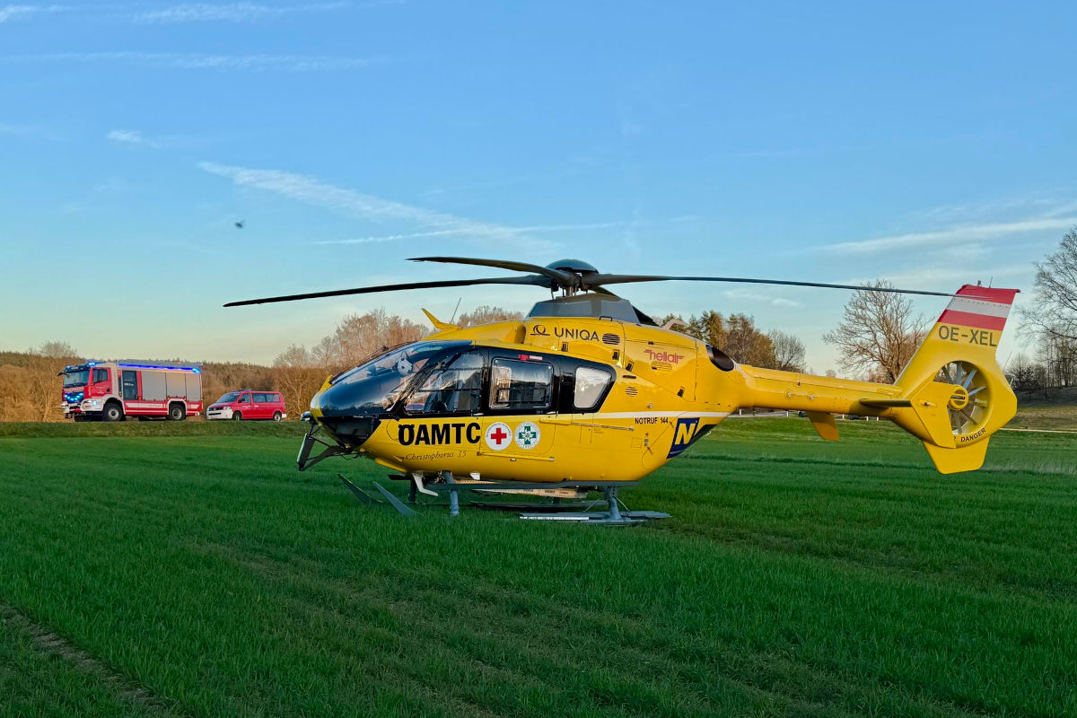 Gmünd – Fahrzeug landet nach Unfall in der Lainsitz