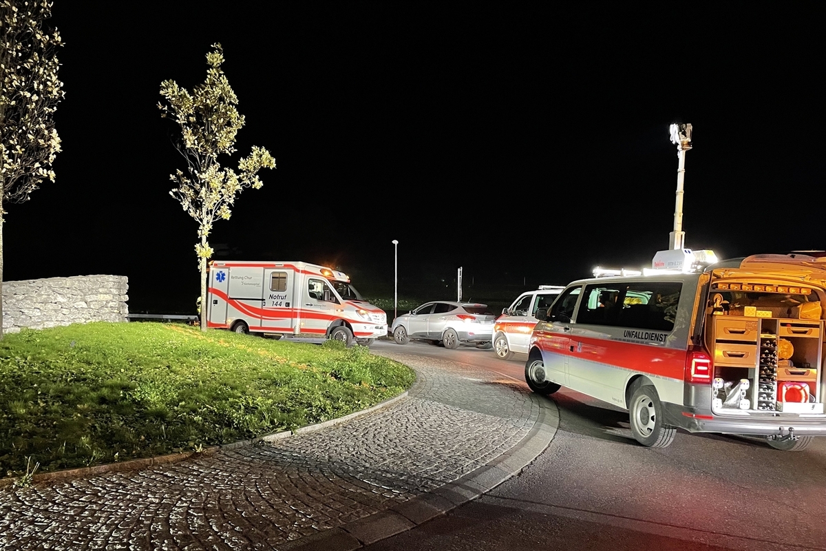 Schwerer Unfall in Domat/Ems GR - Schwarzer Kleinwagen gesucht