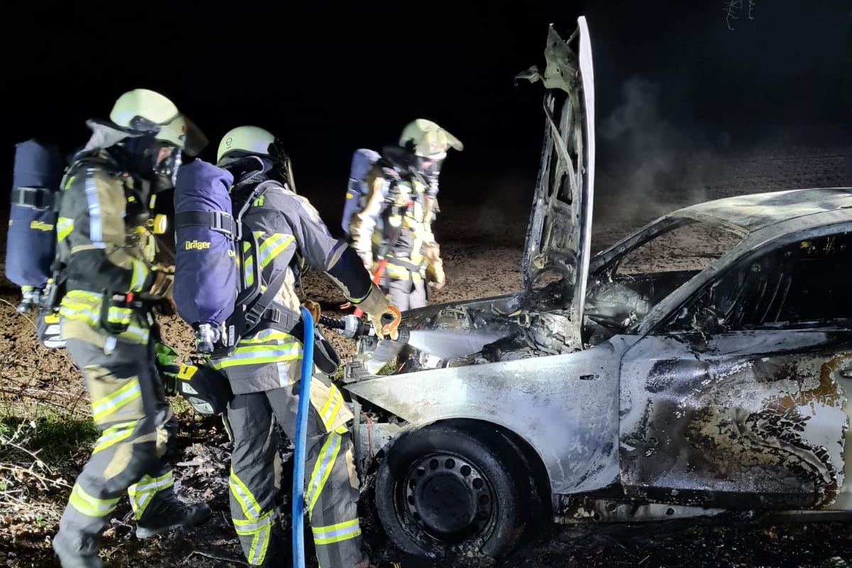 Hünxe - PKW steht in Flammen