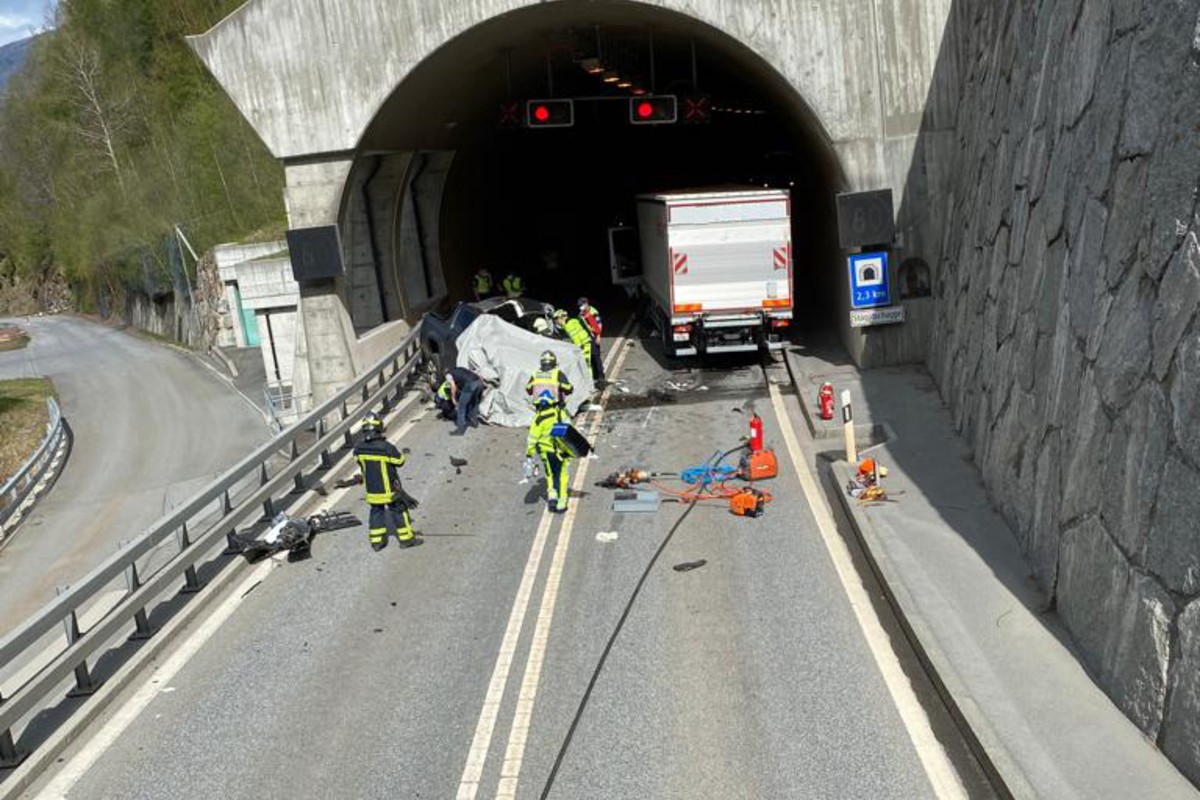 Stalden VS - 25-Jähriger stirbt bei Frontalkollision